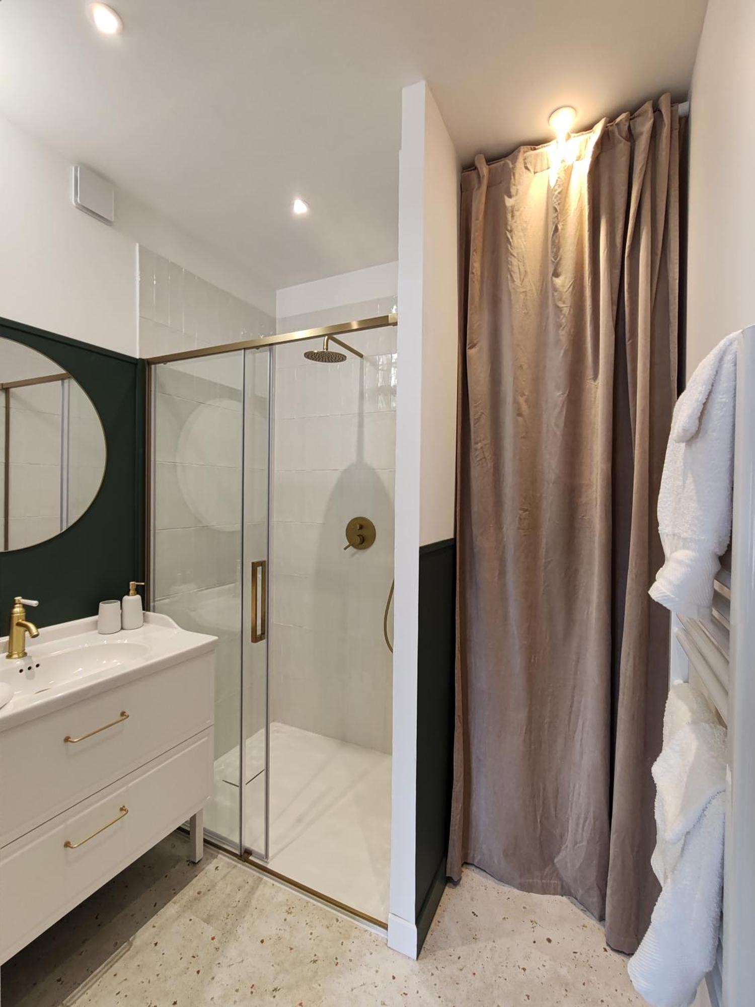 L'Oiseau Vert Montbeliard Phòng bức ảnh